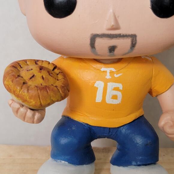 Funko Pop Random Guy With A Pie Pop - Picture 2 of 4
